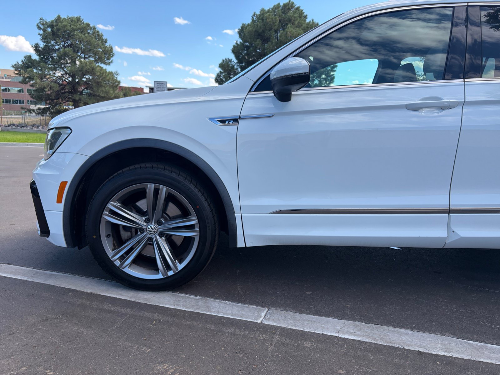 Used 2018 Volkswagen Tiguan SEL w/ R-Line Package AWD/4WD image 10
