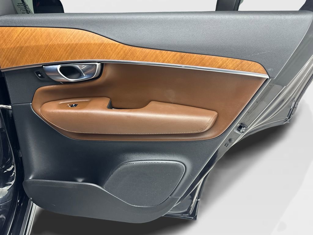 Used 2023 Volvo XC90 B6 Plus image 47