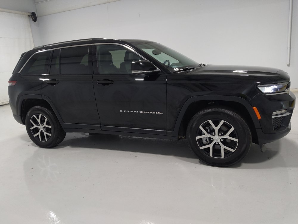 Used 2023 Jeep Grand Cherokee Limited AWD/4WD image 11