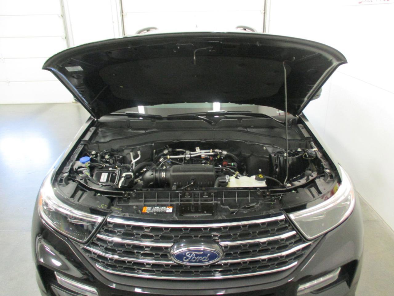Used 2023 Ford Explorer XLT w/ Equipment Group 202A image 31