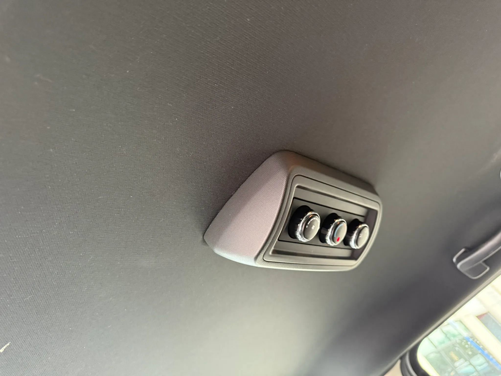 Used 2018 Dodge Grand Caravan SXT FWD image 35