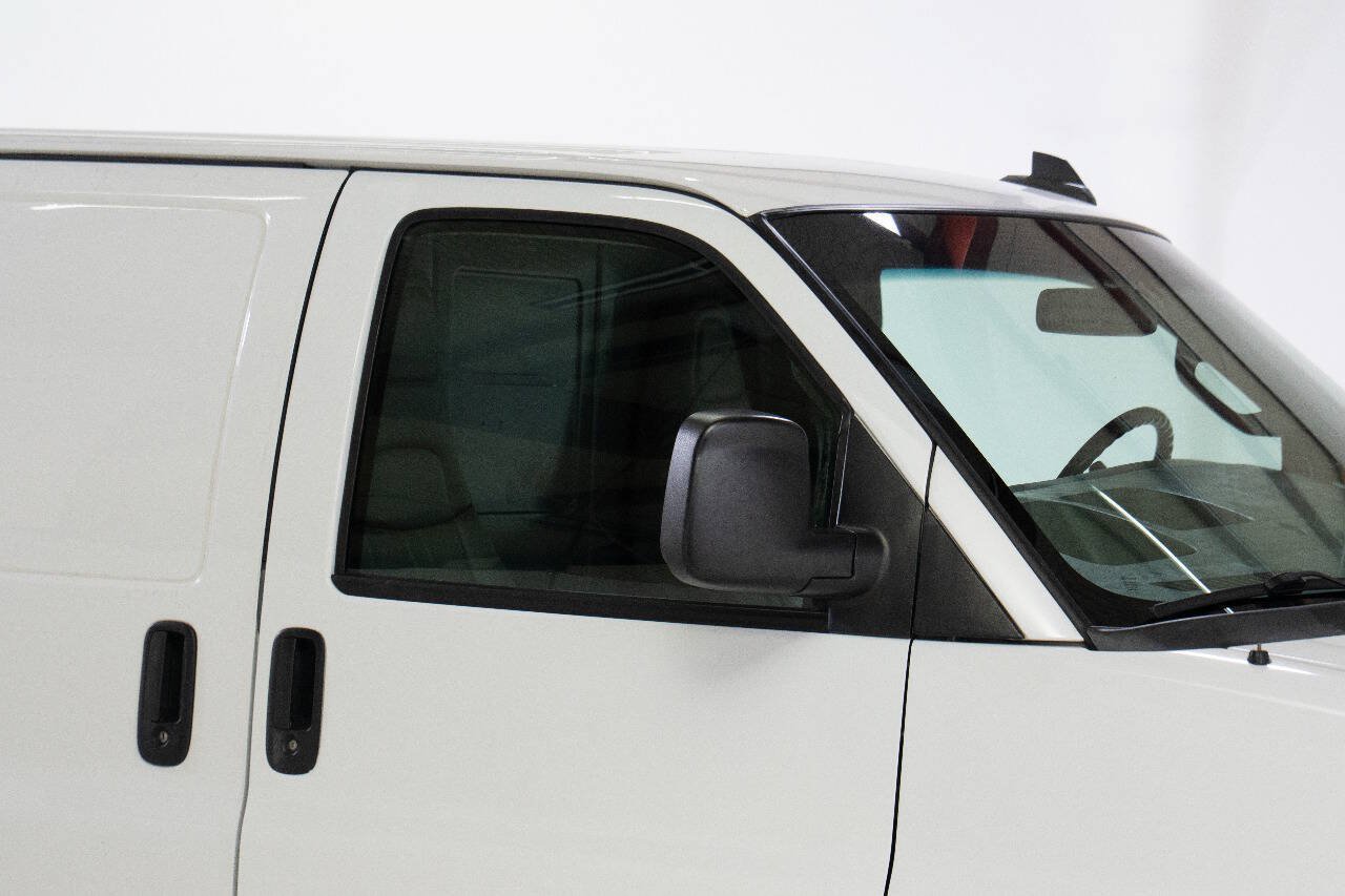 Used 2018 Chevrolet Express 3500 Extended w/ Driver Convenience Package RWD image 14
