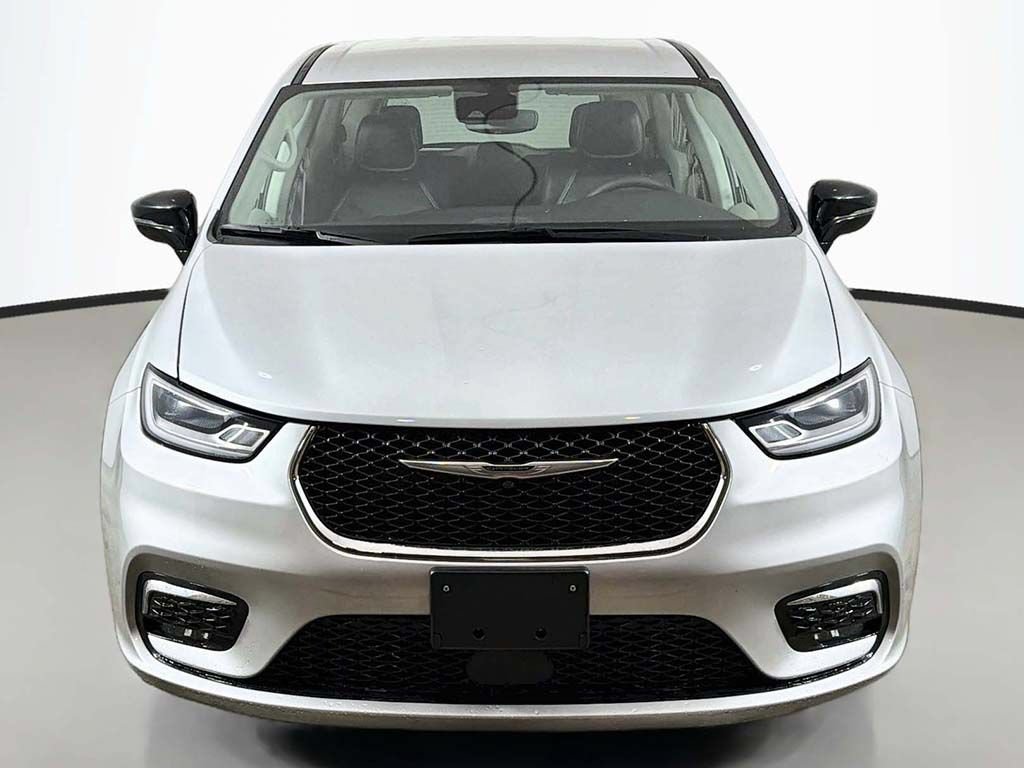 Used 2024 Chrysler Pacifica Touring-L FWD image 13