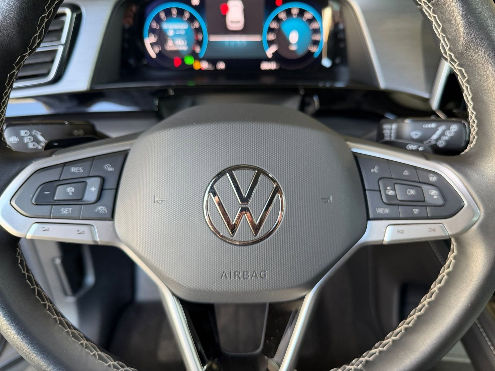 Used 2025 Volkswagen Atlas Cross Sport SE image 28