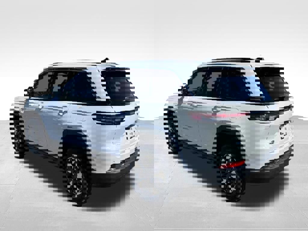 Used 2022 Jeep Grand Cherokee Limited 4xe image 3