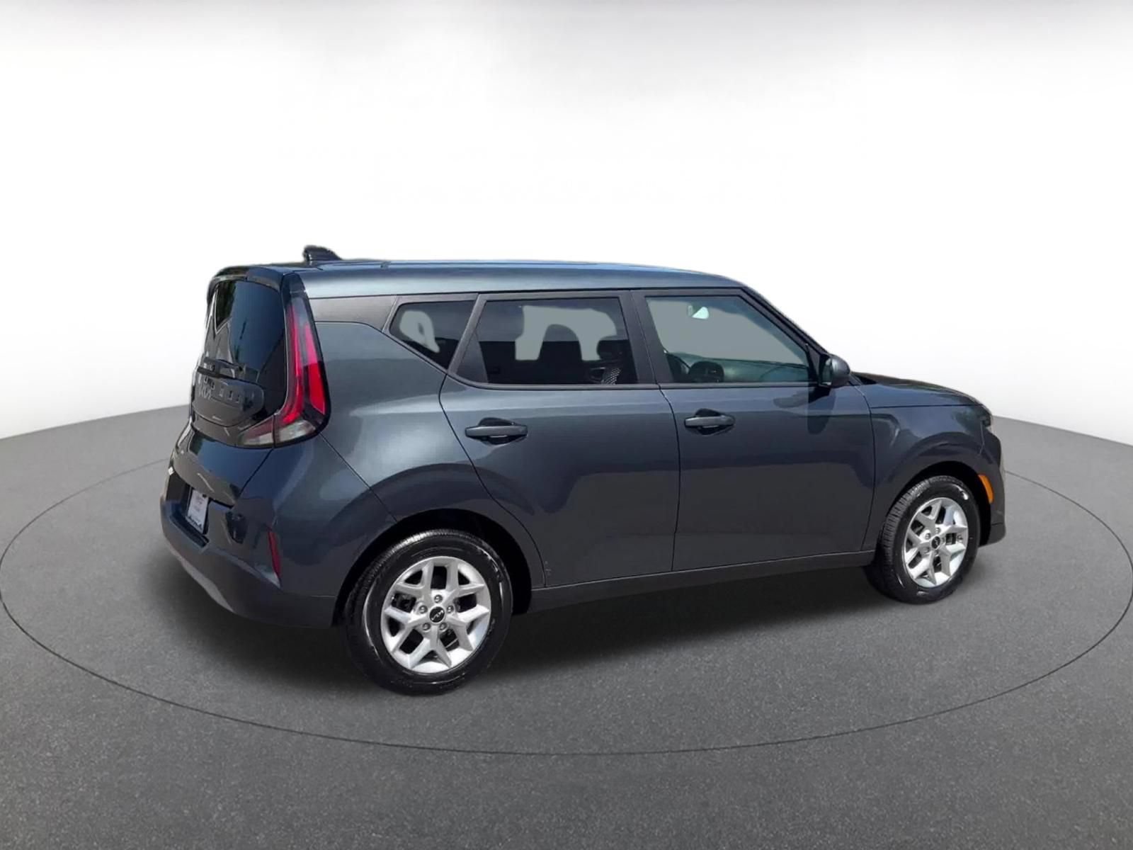 Used 2025 Kia Soul LX w/ LX Technology Package FWD image 15