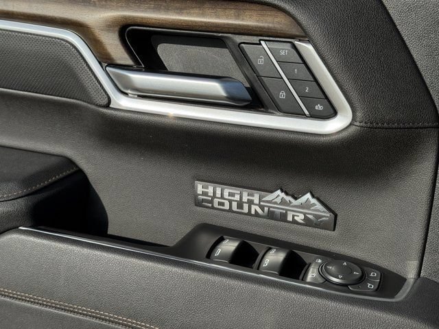 Used 2025 Chevrolet Silverado 1500 High Country AWD/4WD image 26