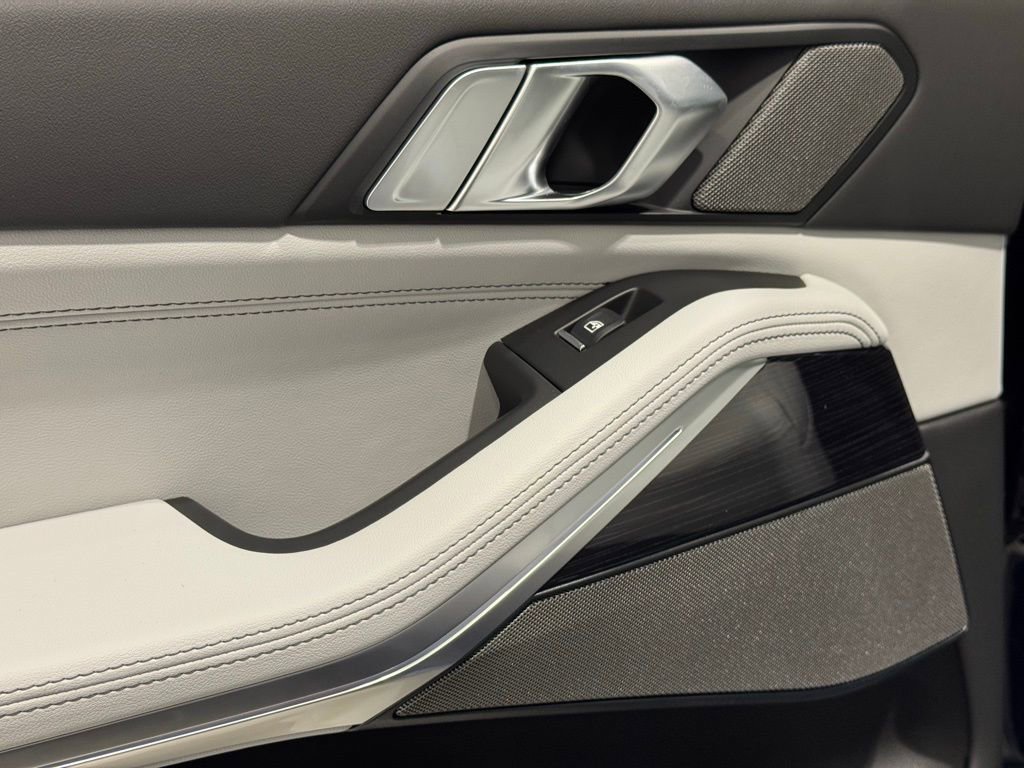 Used 2026 BMW X5 xDrive50e w/ M Sport Package image 17