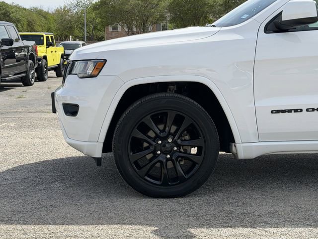Used 2017 Jeep Grand Cherokee Altitude image 6