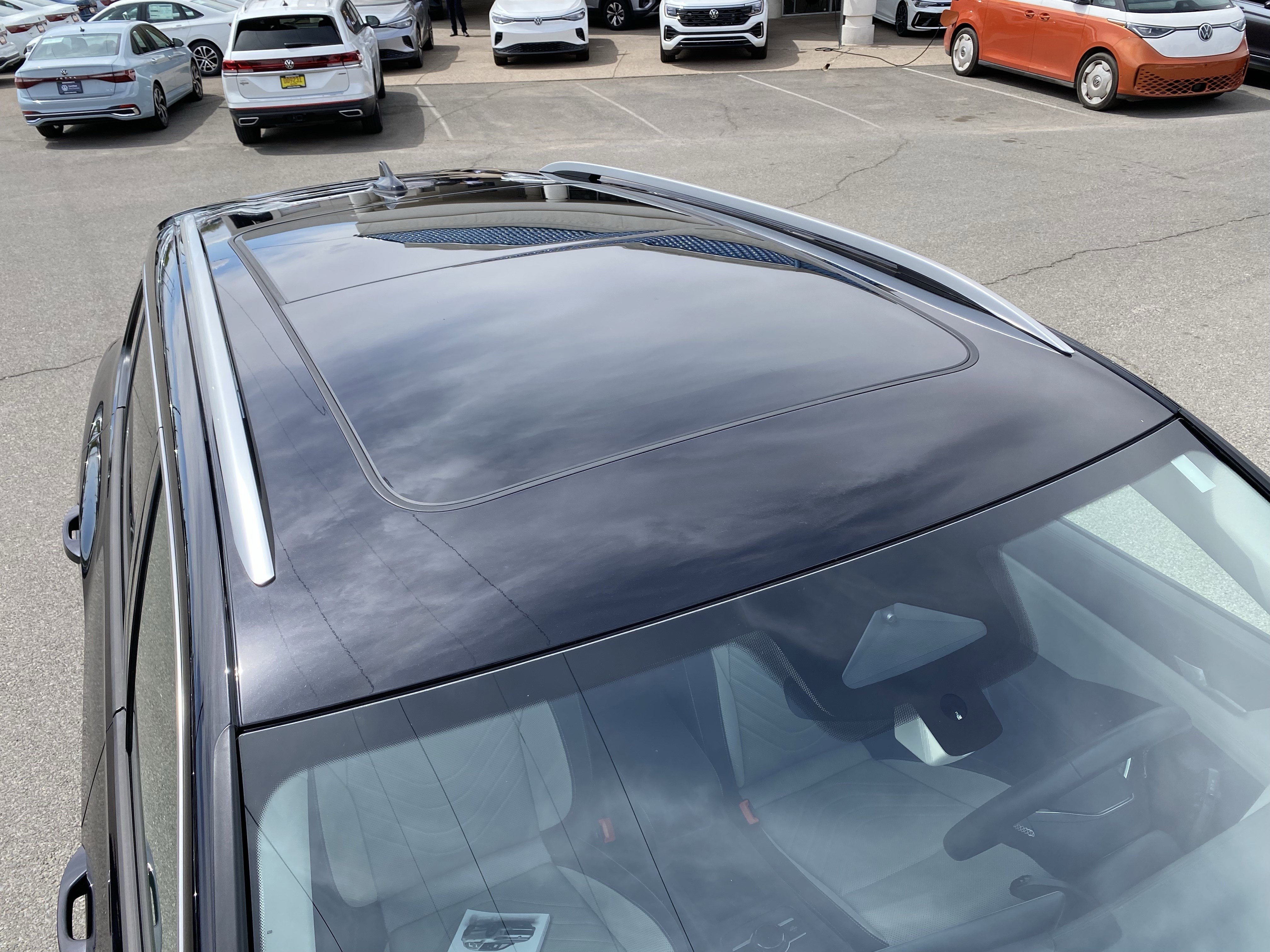 Used 2025 Volkswagen Tiguan SE w/ Panoramic Sunroof Package AWD/4WD image 10