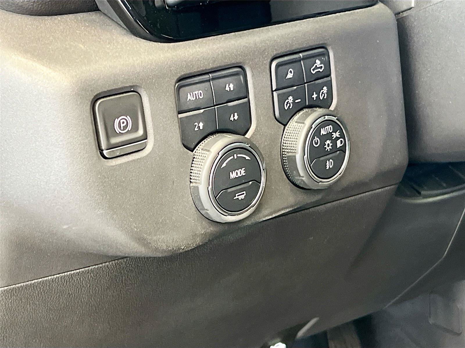 Used 2022 Chevrolet Silverado 1500 ZR2 w/ Technology Package AWD/4WD image 14