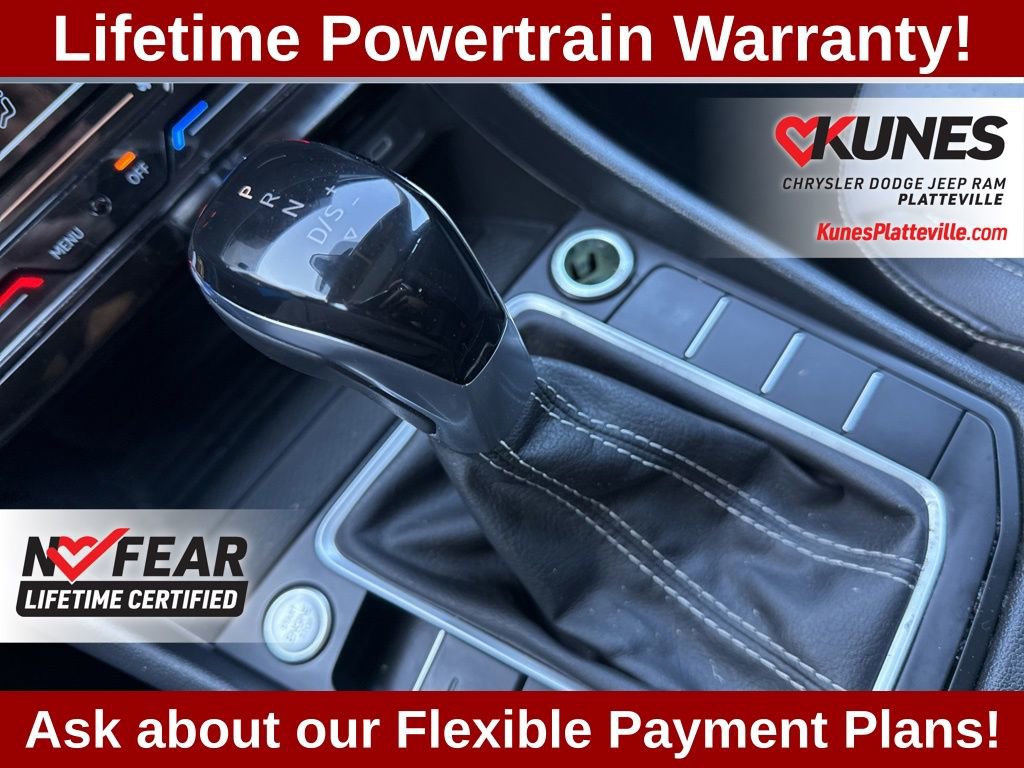 Used 2025 Volkswagen Jetta SE w/ Sunroof Package image 19