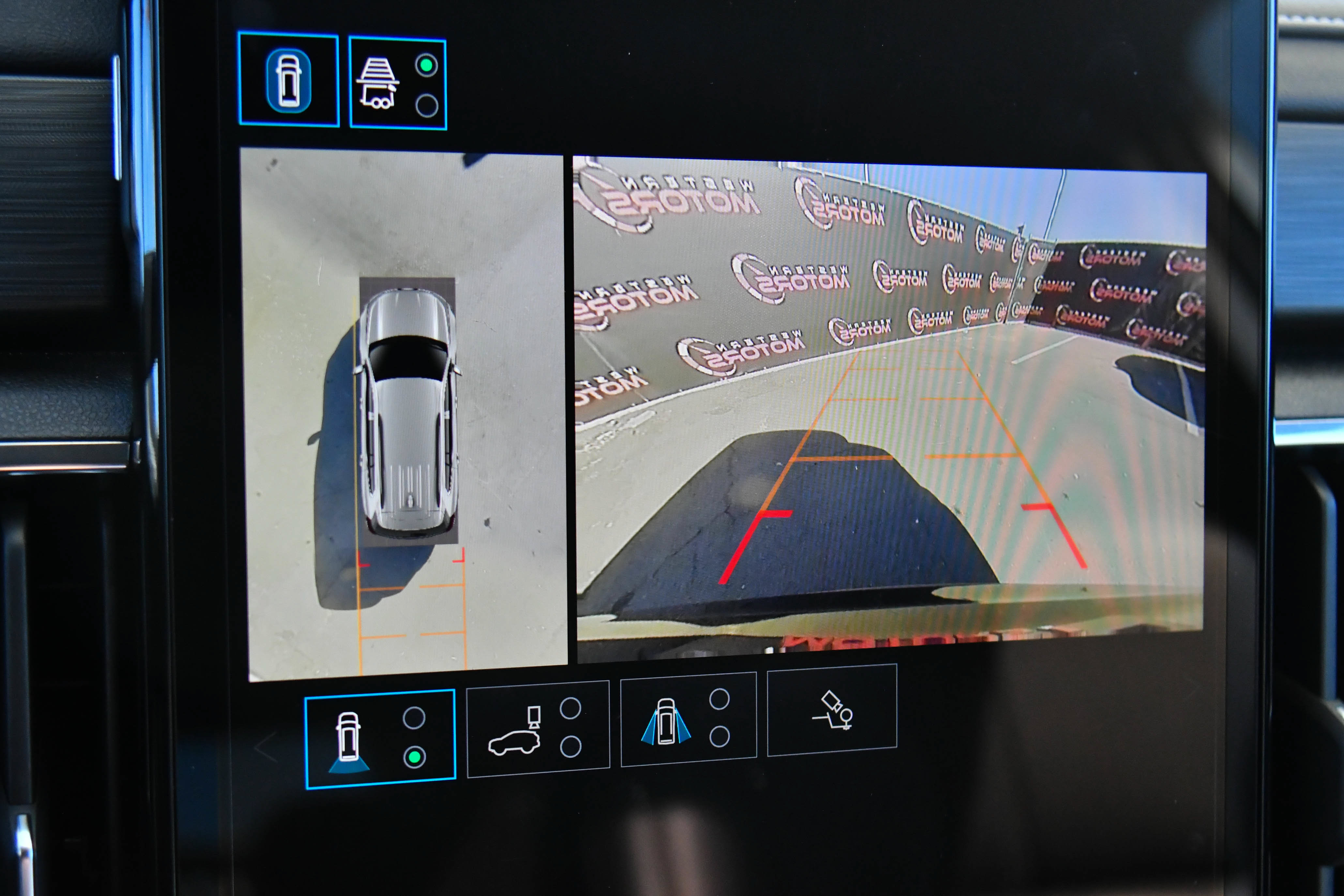 Used 2024 GMC Acadia Elevation AWD/4WD image 19