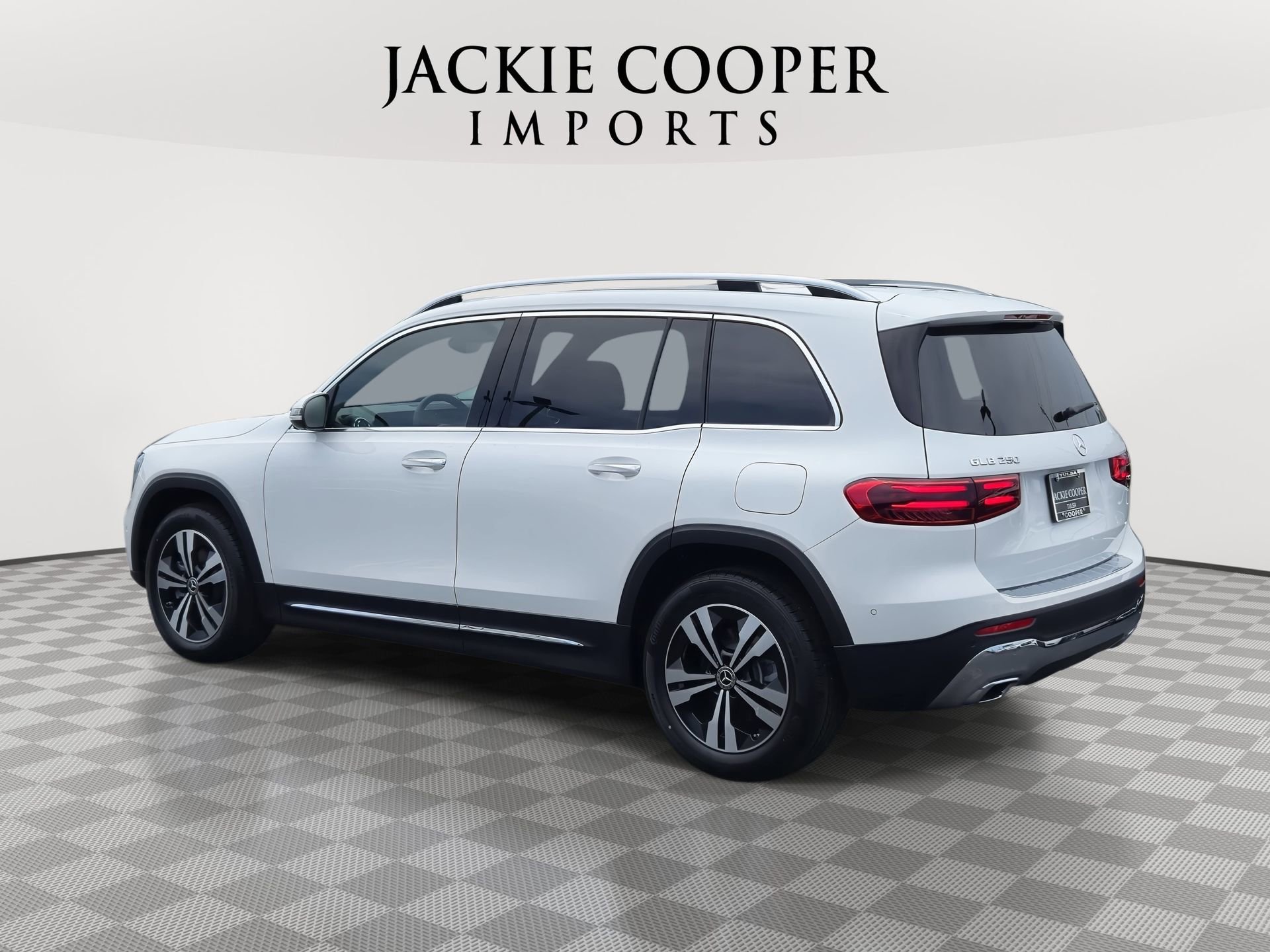 Certified 2025 Mercedes-Benz GLB 250 image 3