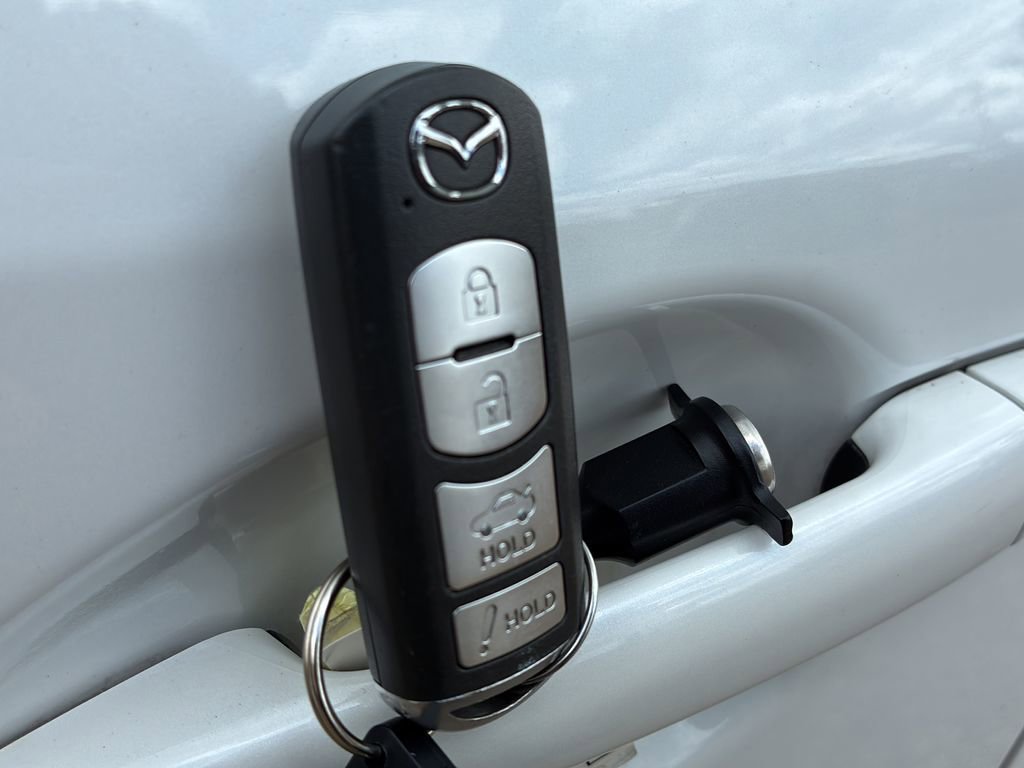 Used 2018 MAZDA MAZDA3 Sport FWD image 40