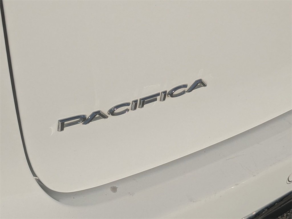 Used 2023 Chrysler Pacifica Limited image 11