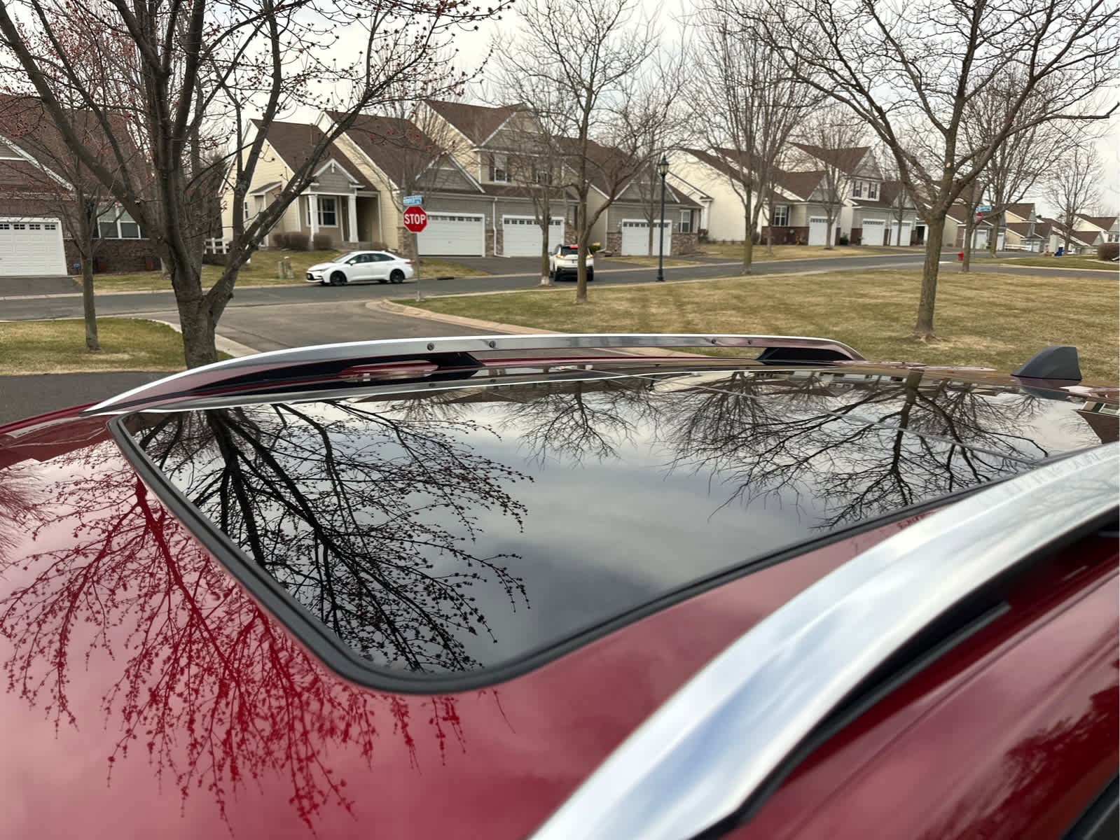 Used 2018 Chevrolet Equinox LT w/ Sun & Infotainment Package AWD/4WD image 2
