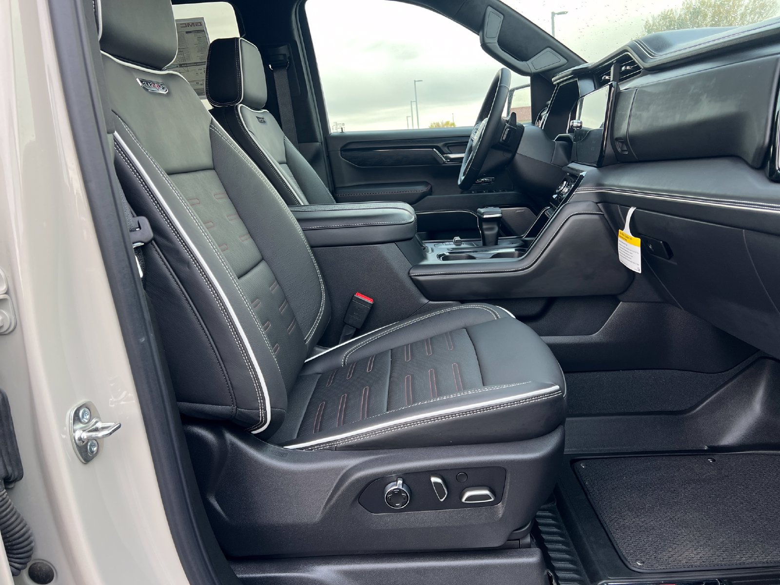 New 2026 GMC Sierra 1500 AT4X w/ LPO, Black Badging Package AWD/4WD image 23