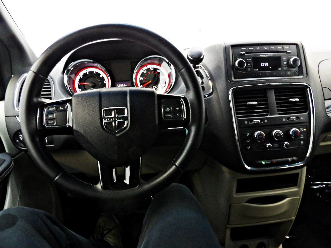 Used 2016 Dodge Grand Caravan SE image 15