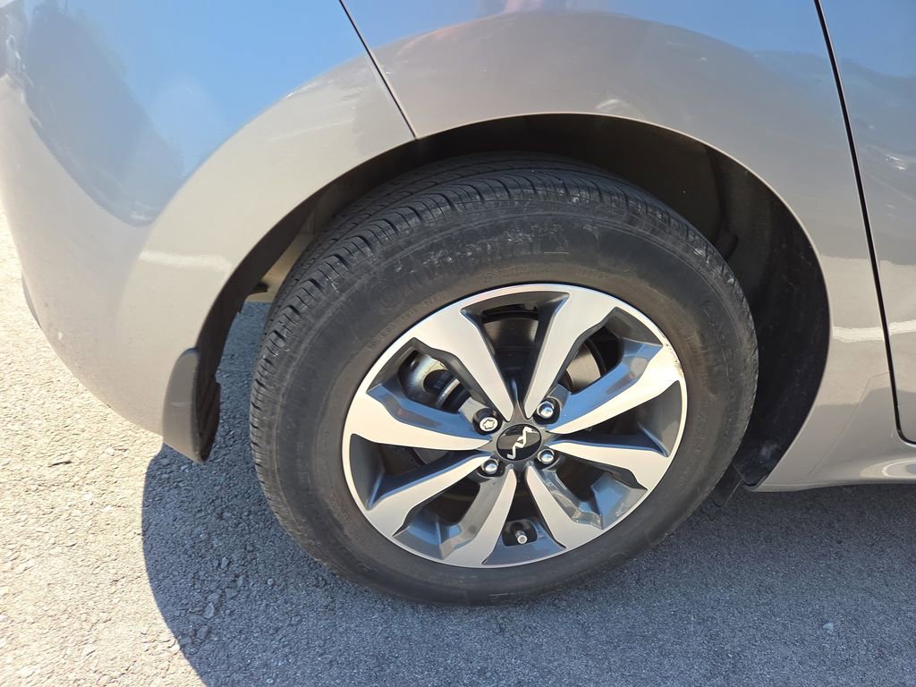 Used 2023 Kia Rio S w/ Technology Package FWD image 3
