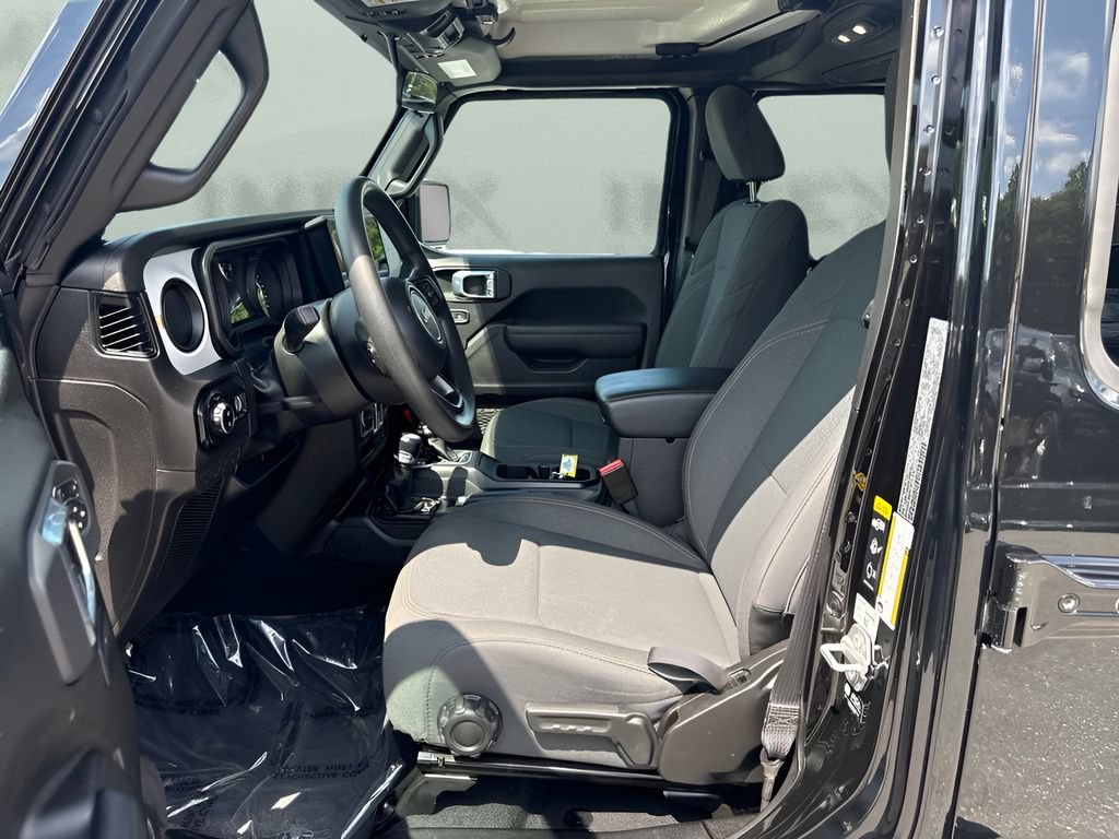 Used 2024 Jeep Gladiator Sport AWD/4WD image 6