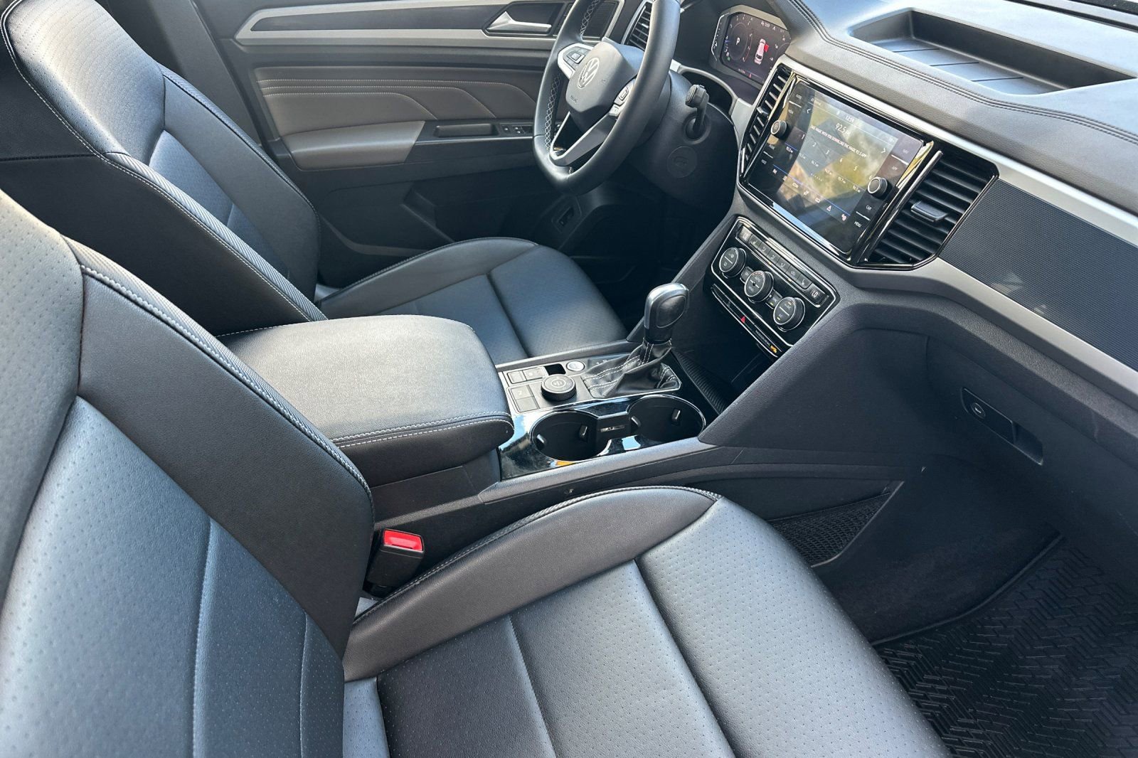 Used 2023 Volkswagen Atlas Cross Sport SEL AWD/4WD image 16