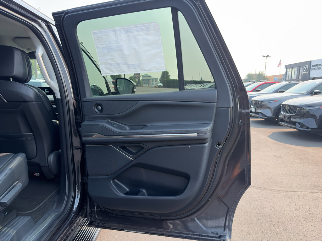 New 2026 Lincoln Navigator L Premier AWD/4WD image 16