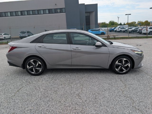 Used 2023 Hyundai Elantra SEL w/ Convenience Package FWD image 6