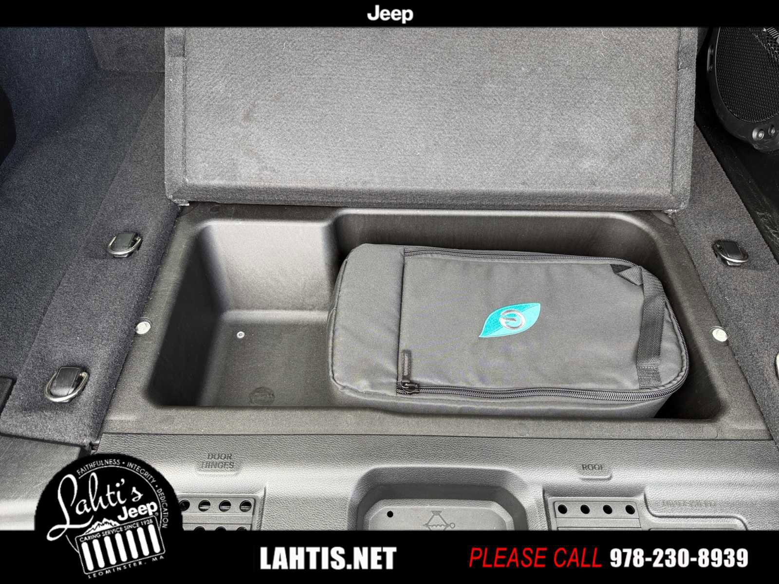 Used 2022 Jeep Wrangler Unlimited Sahara w/ Cold Weather Group image 30