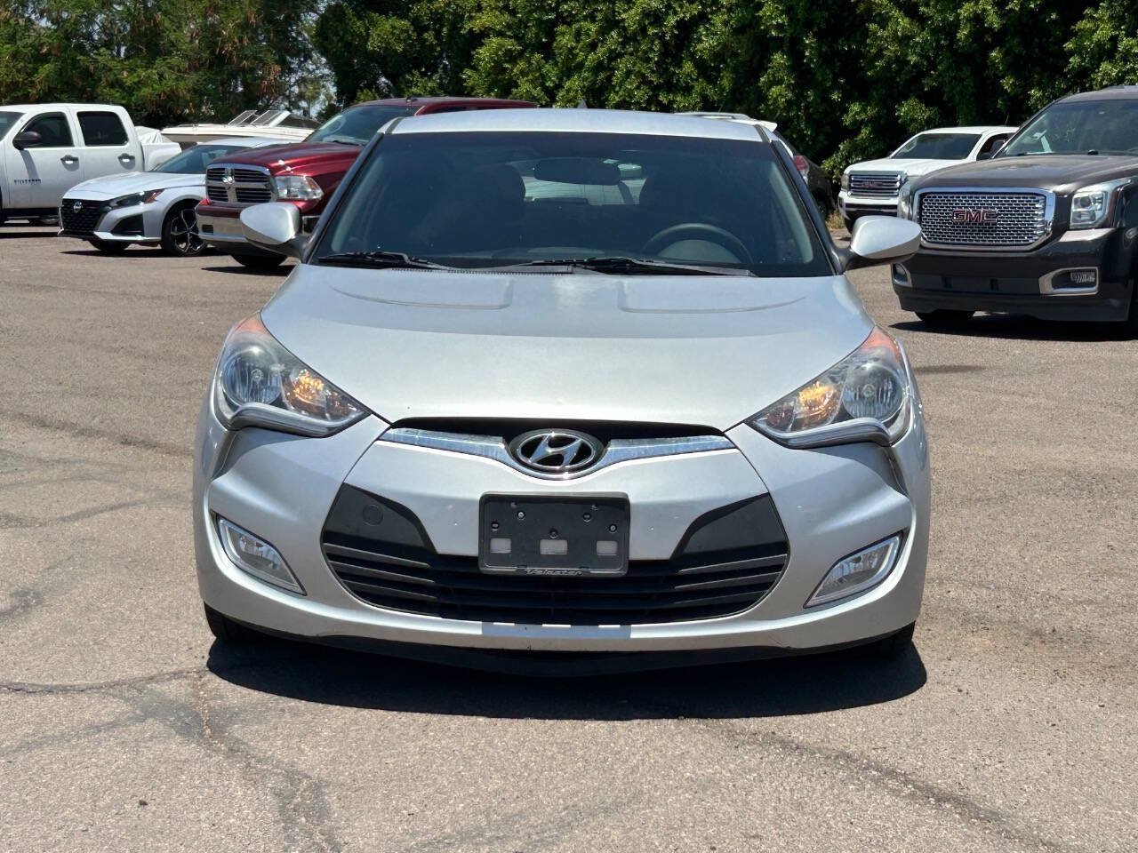 Used 2017 Hyundai Veloster FWD image 8