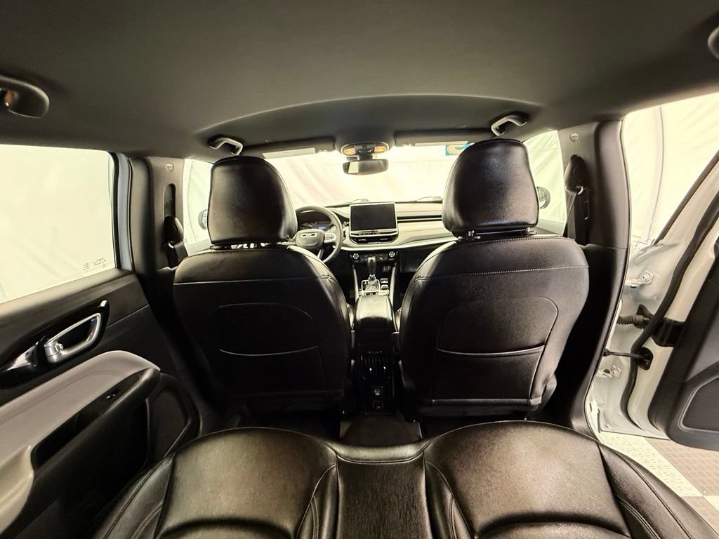 Used 2025 Jeep Compass Limited AWD/4WD image 30