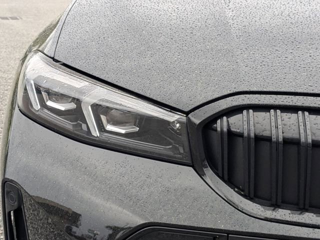 Used 2025 BMW 330i Sedan w/ M Sport Package image 11