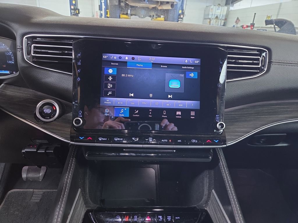 Used 2023 Jeep Wagoneer Series III w/ Preferred Equipment Group image 17