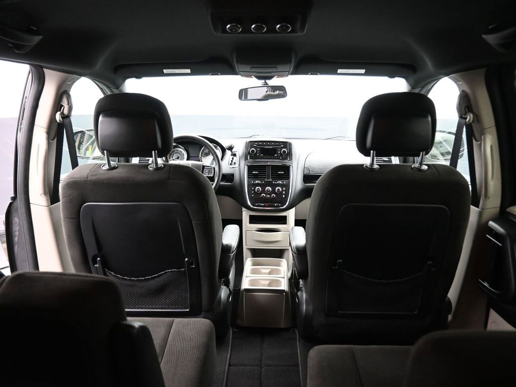 Used 2016 Dodge Grand Caravan SE image 36