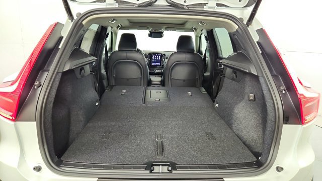 New 2026 Volvo XC40 B5 Plus w/ Climate Package AWD/4WD image 42