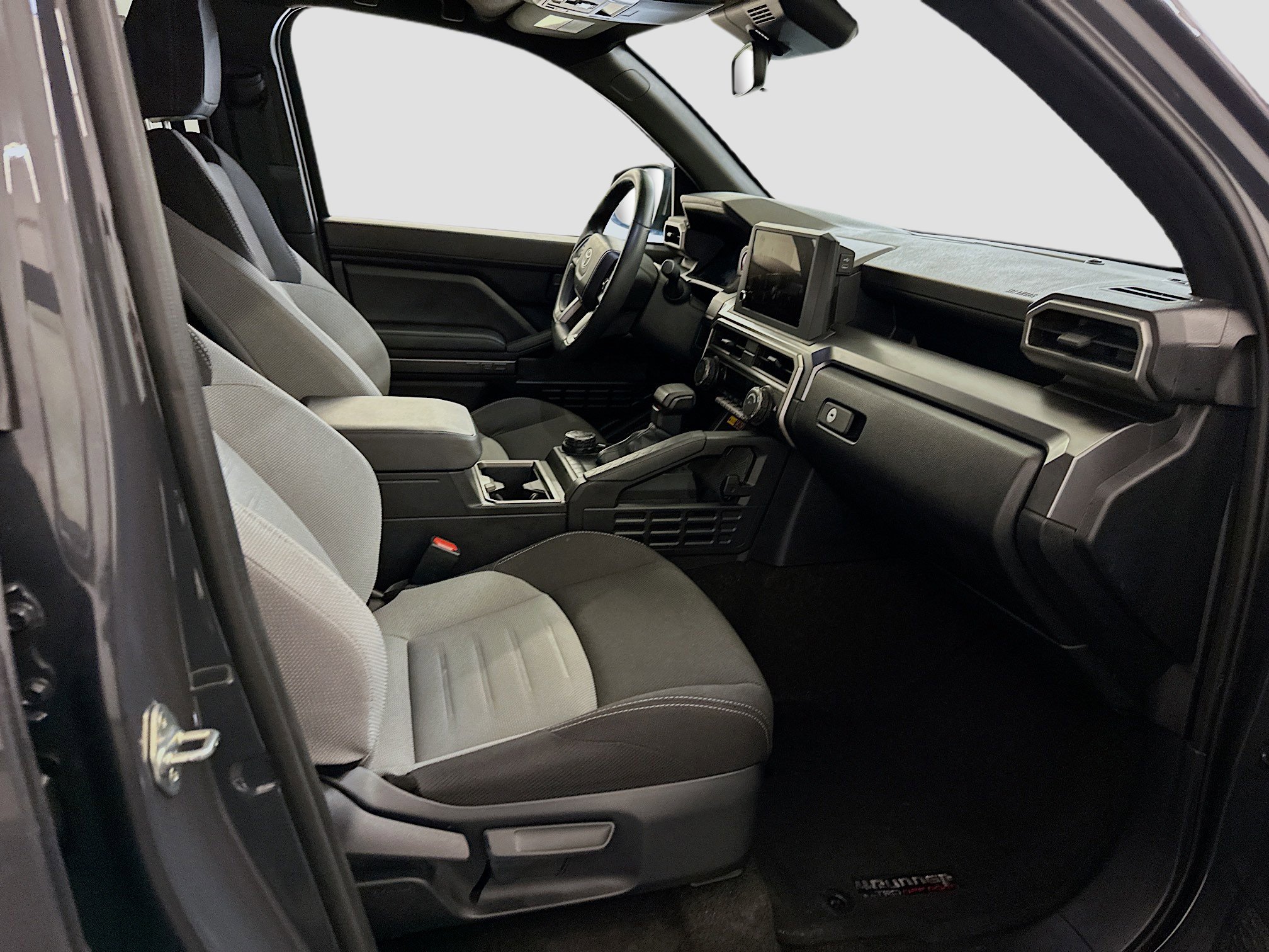 Used 2025 Toyota 4Runner TRD Off-Road image 32