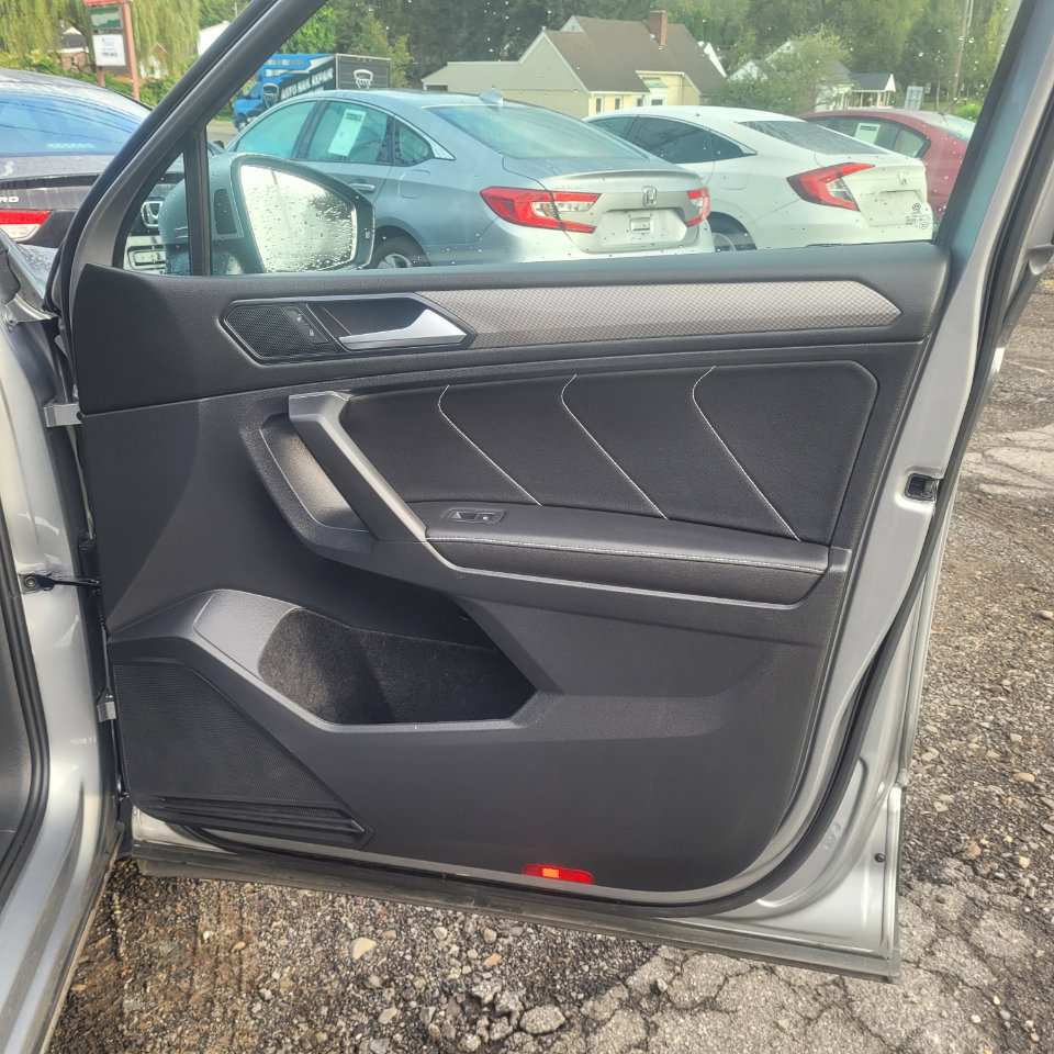 Used 2022 Volkswagen Tiguan SE image 25
