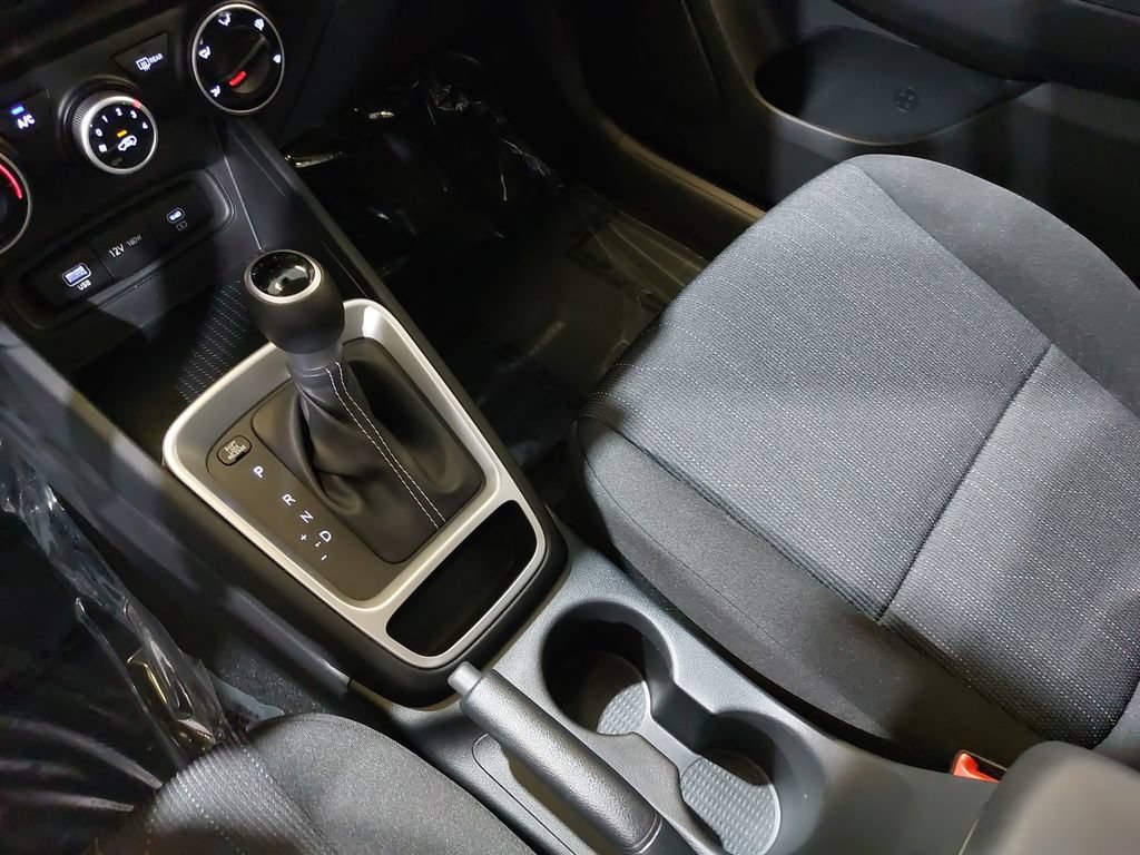 Certified 2025 Hyundai Venue SE FWD image 26