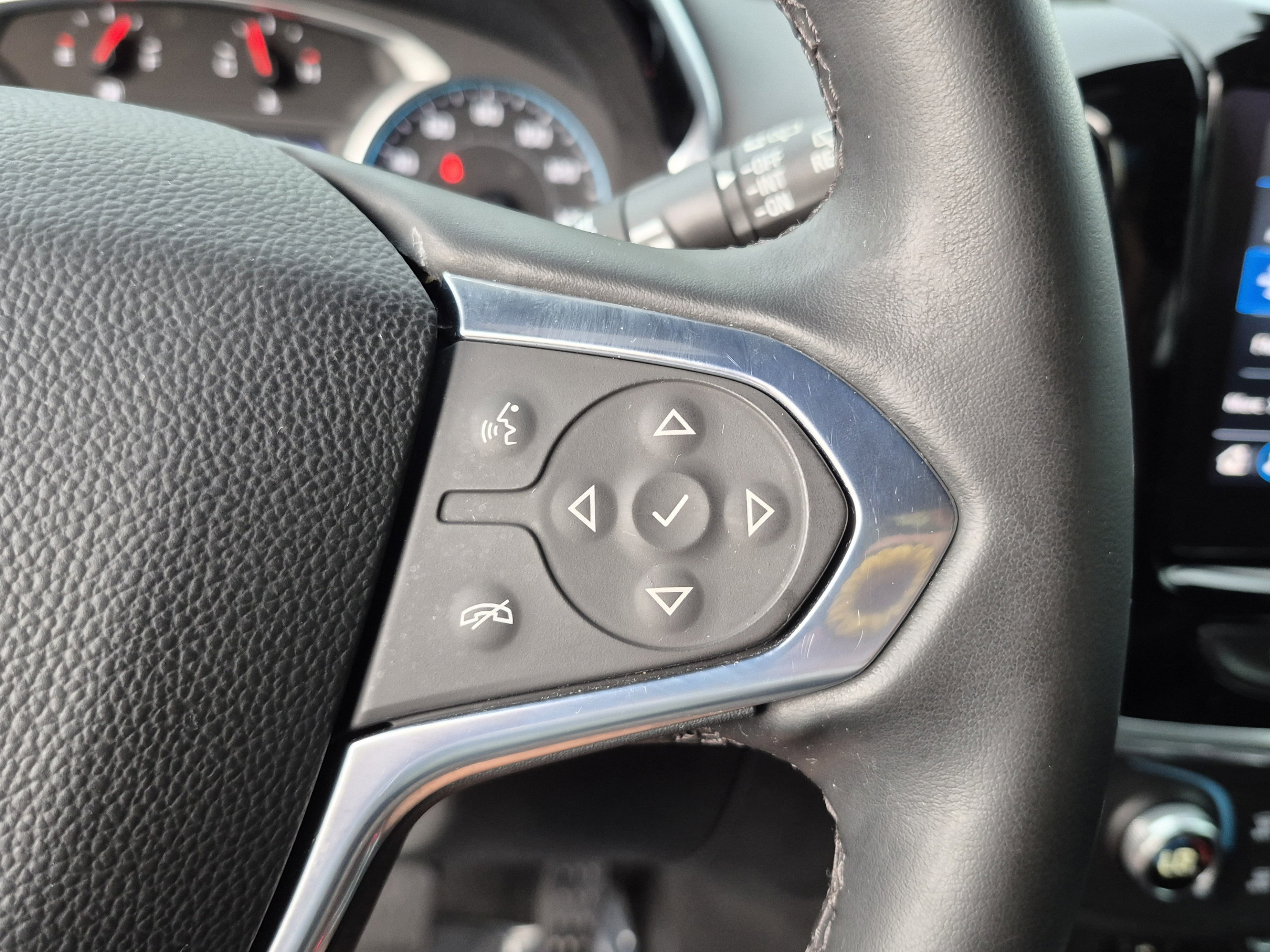 Used 2023 Chevrolet Traverse LT FWD image 30