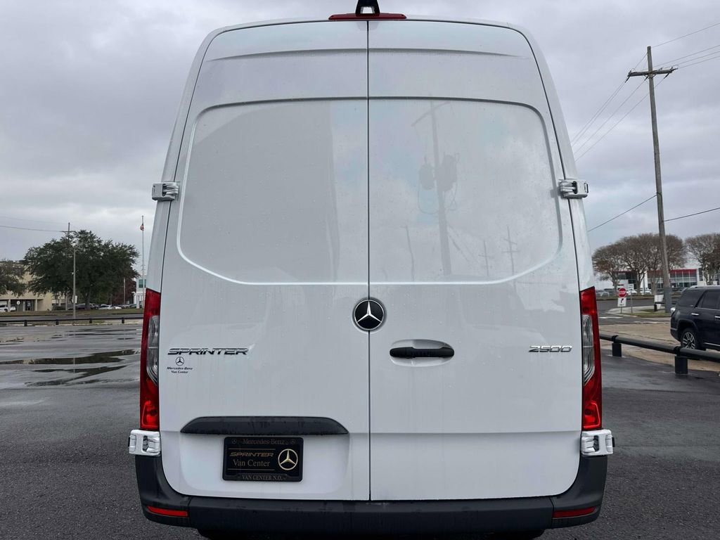 Used 2025 Mercedes-Benz Sprinter 2500 image 4