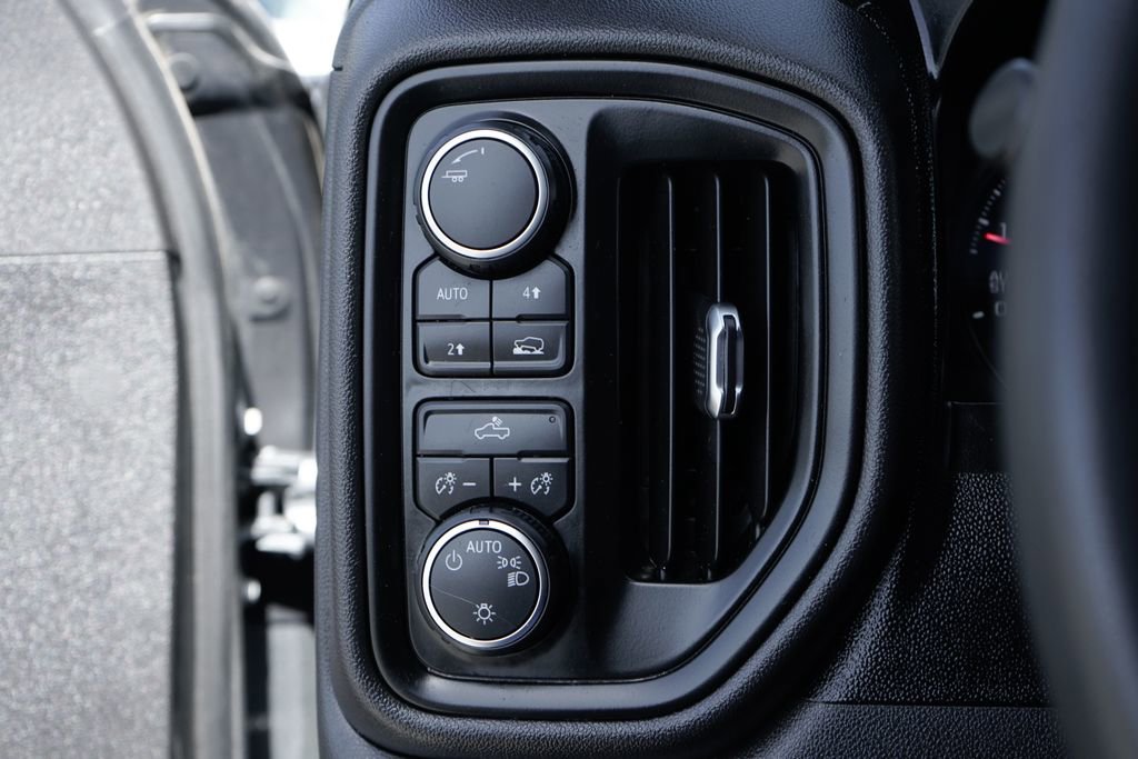 Used 2021 Chevrolet Silverado 1500 Custom image 19