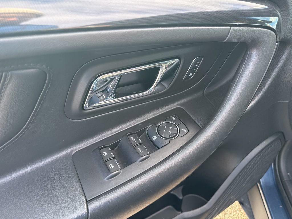 Used 2018 Ford Taurus SHO image 8