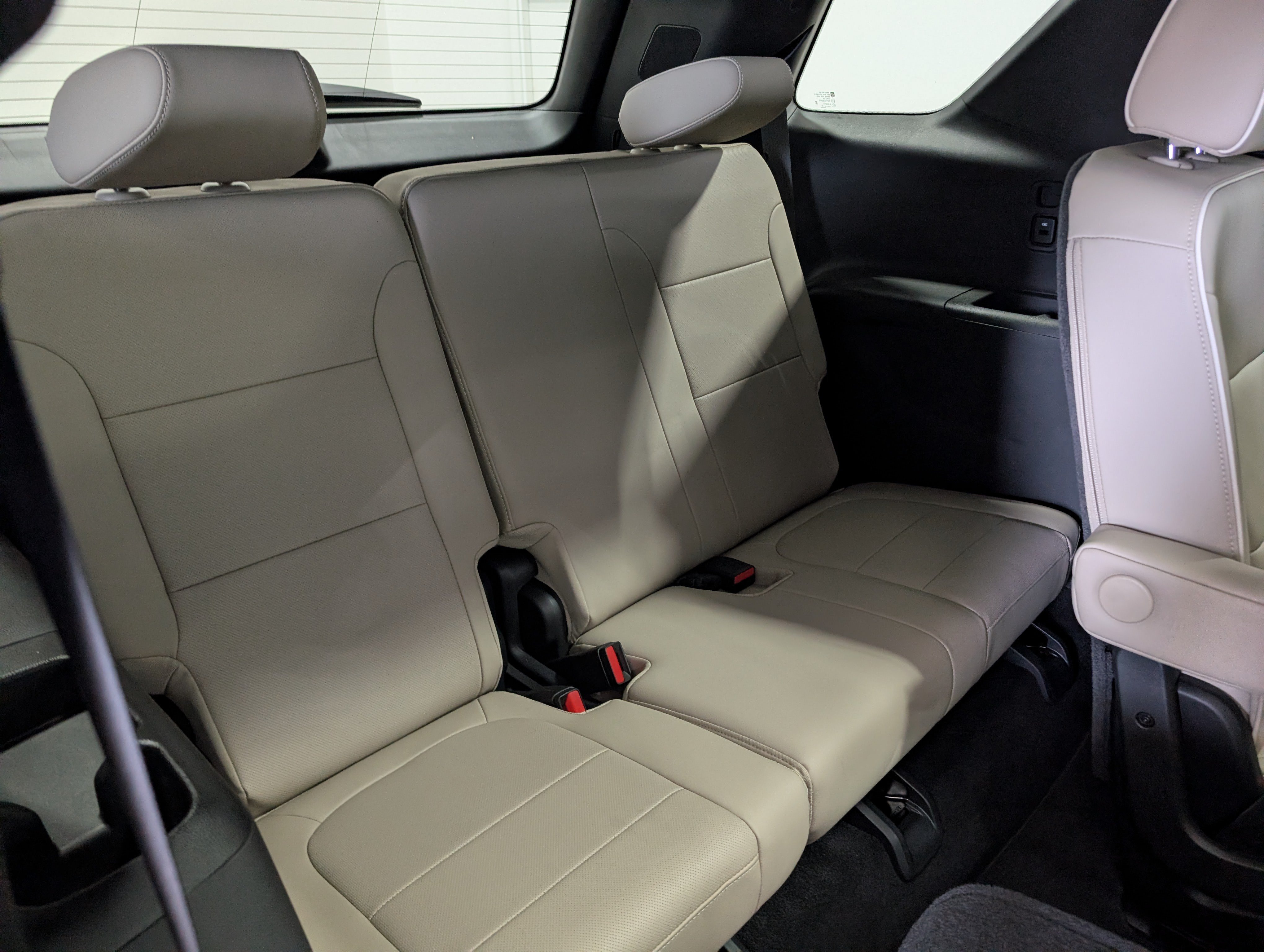 Used 2023 Chevrolet Traverse Premier FWD image 16