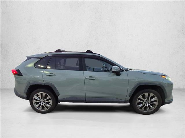 Used 2019 Toyota RAV4 XLE Premium w/ Cold Weather Package FWD image 4
