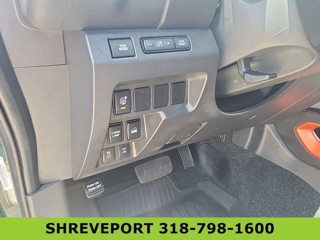 Used 2025 Nissan Frontier PRO-4X AWD/4WD image 18