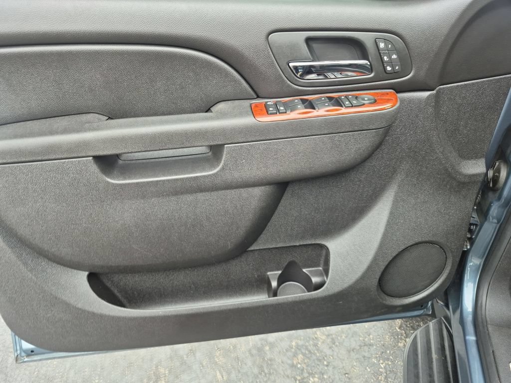 Used 2012 Chevrolet Avalanche LTZ AWD/4WD image 24