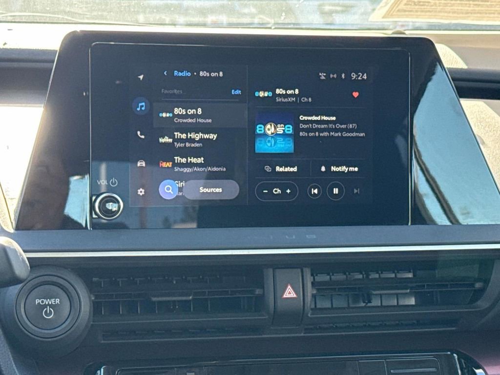 Used 2024 Toyota Prius Prime SE image 13