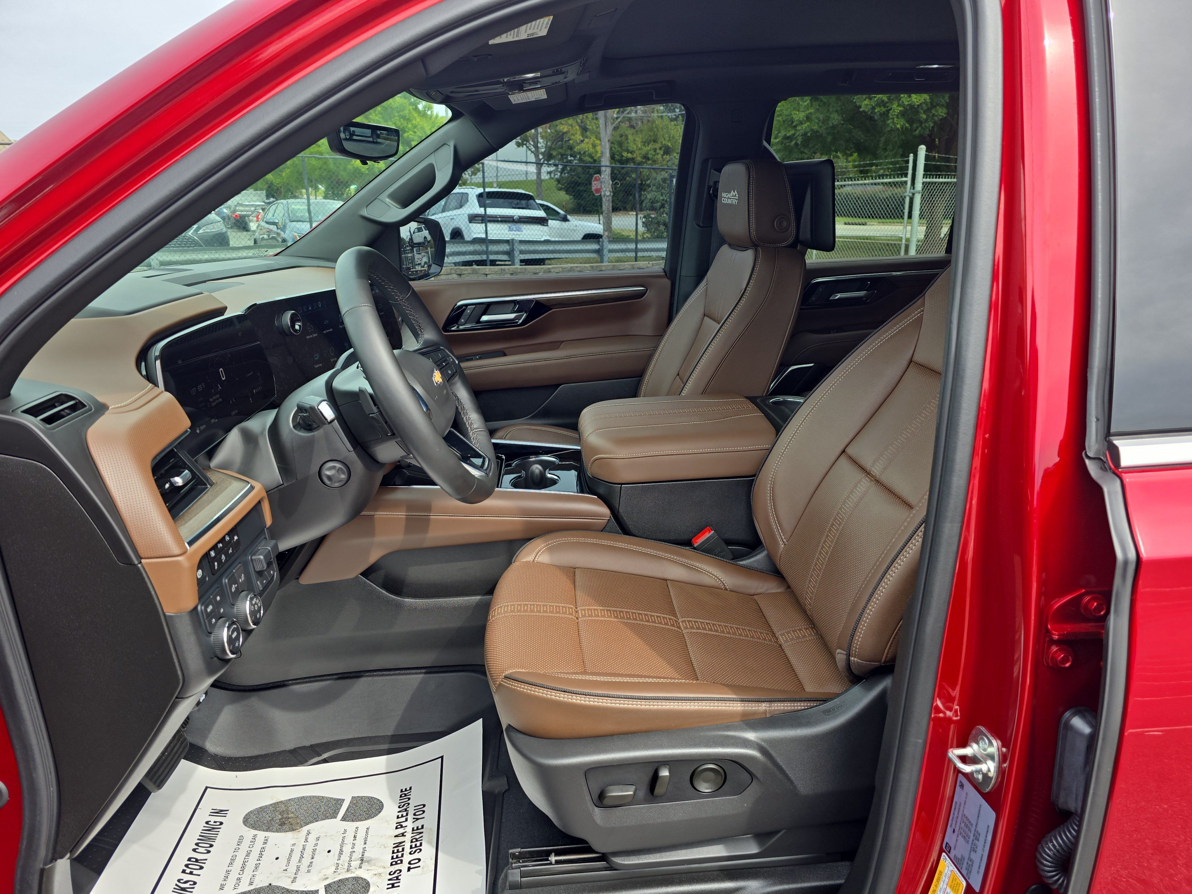 Used 2025 Chevrolet Tahoe High Country AWD/4WD image 15