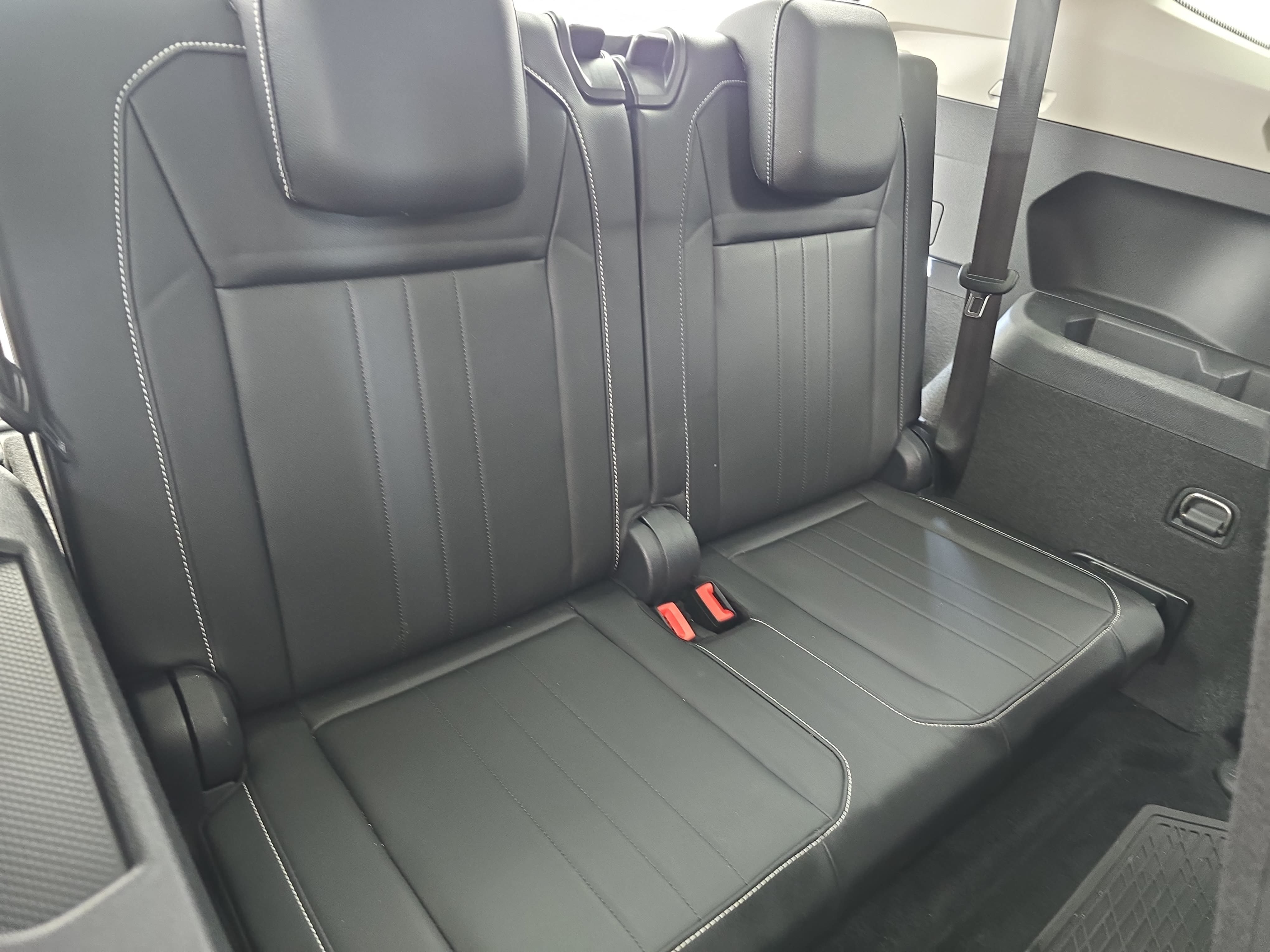 Used 2023 Volkswagen Tiguan SE FWD image 12