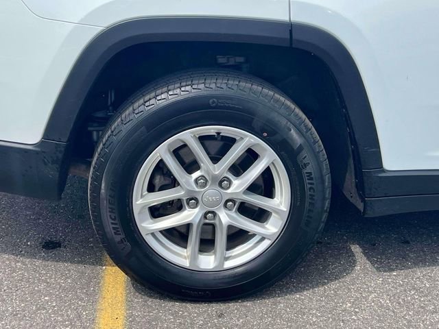 Used 2023 Jeep Grand Cherokee L Laredo RWD image 17